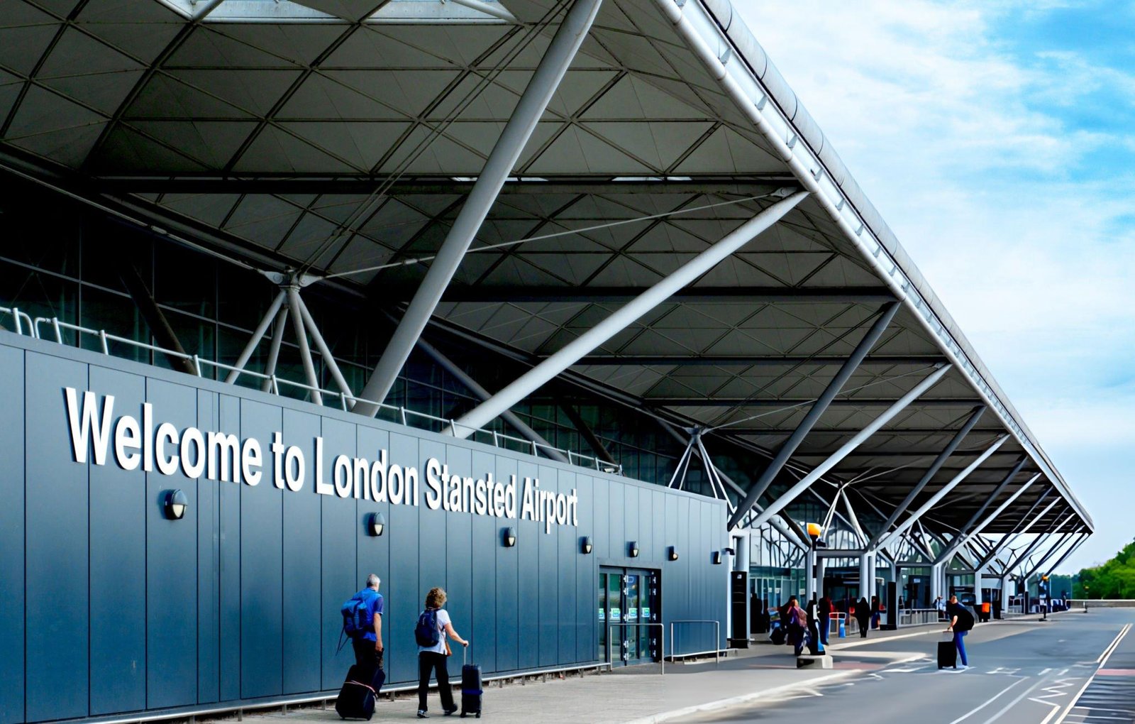 passengers-outside-london-stansted-airport