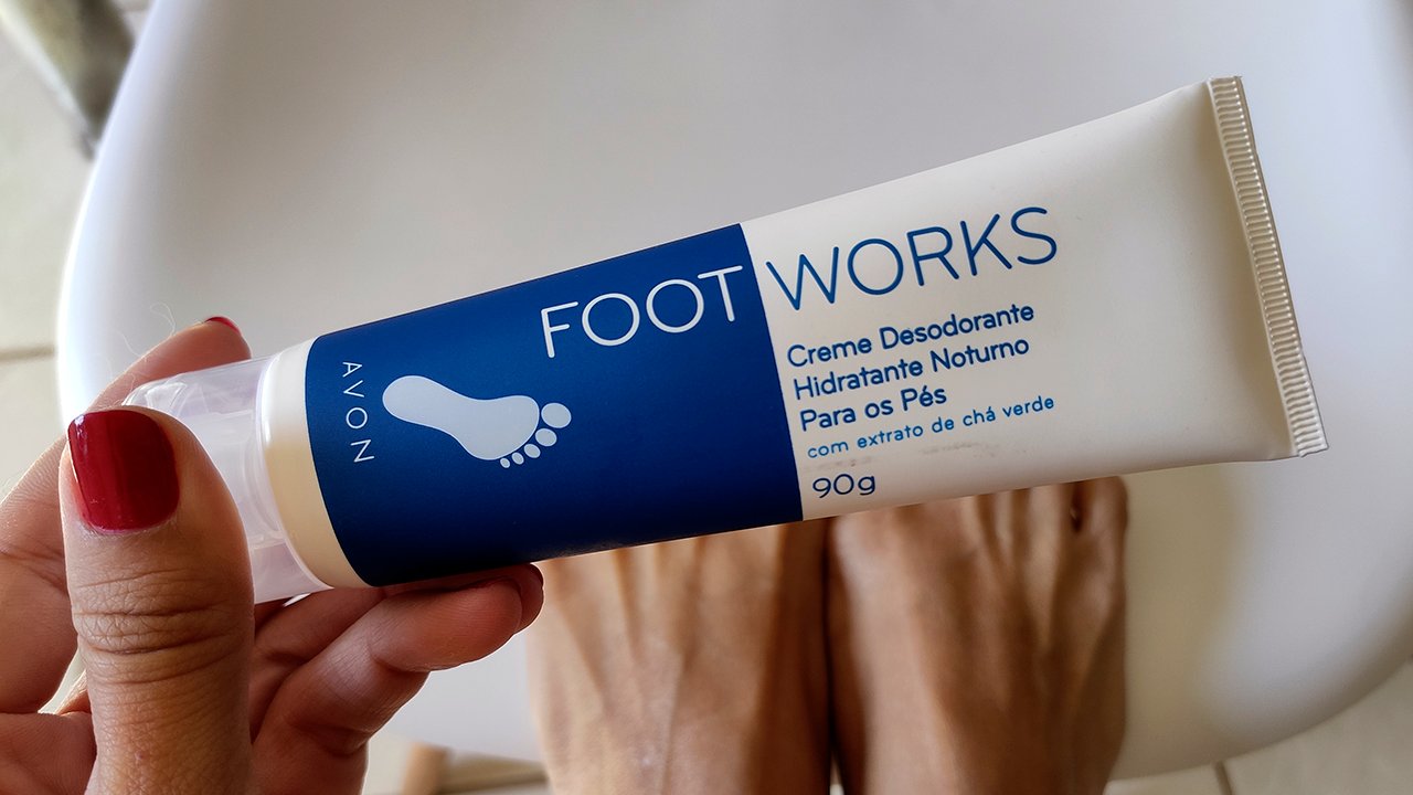 Resenha Creme hidratante noturno para os pés Footworks Avon